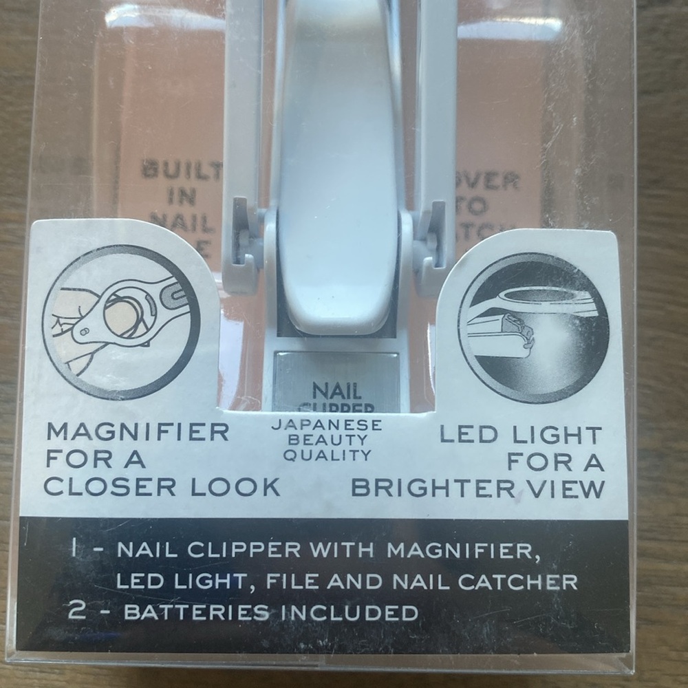 About Beauty Nail Clipper with Magnifier, Nail Catcher and LED Light, NIP - Picture 4 of 7